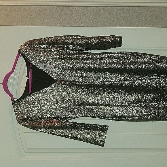 Dress - Picture 3 of 3